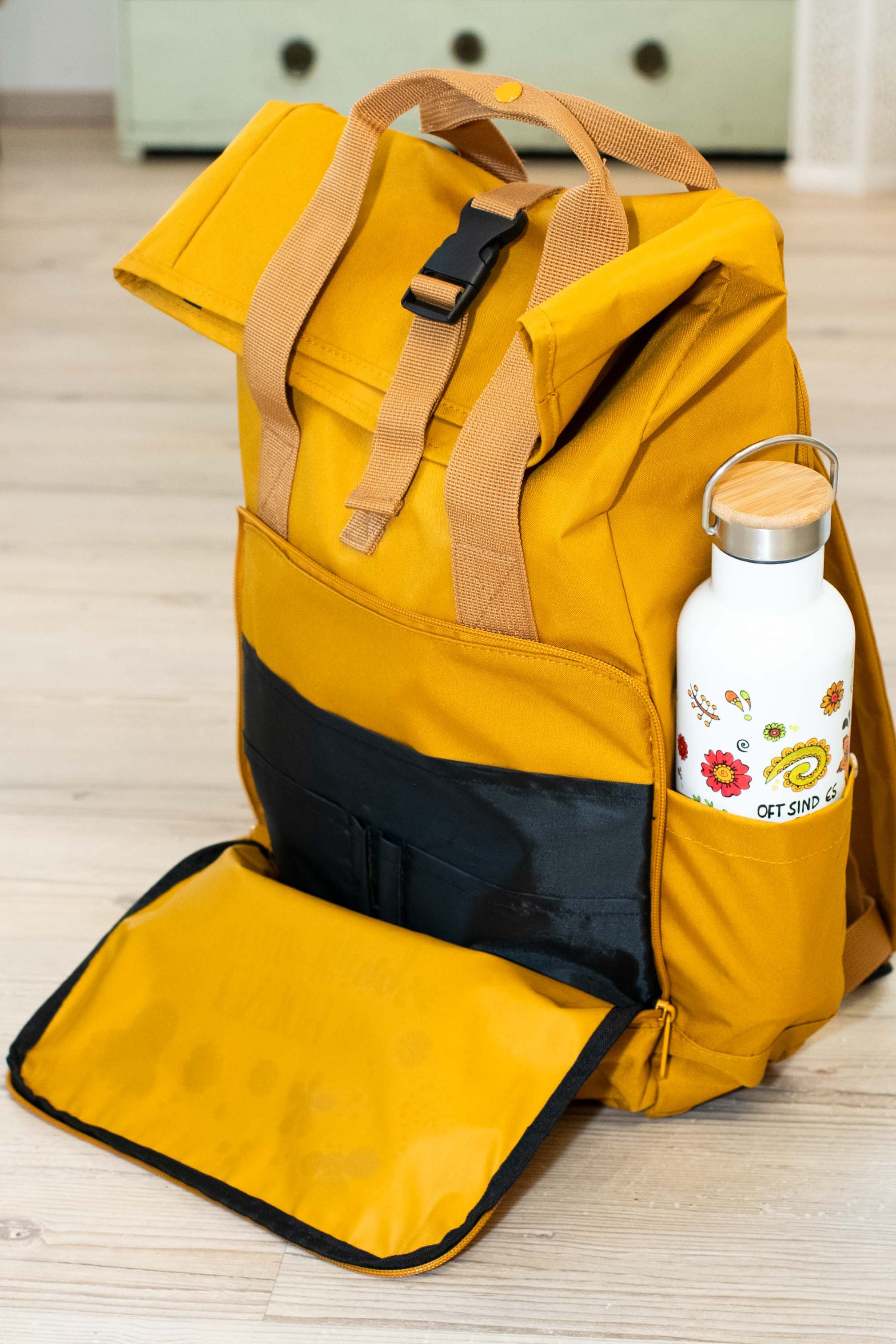 Rucksack groß Mustard „Happy Flowers”